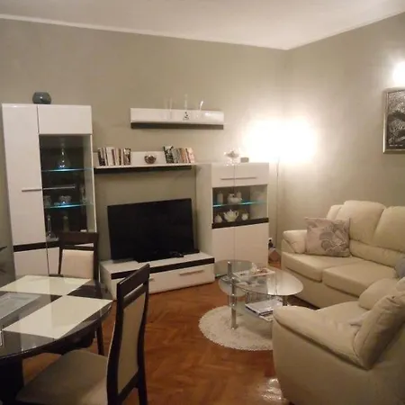 아파트 In With Sea View, Terrace, Air Conditioning, Wi-fi 코츌라
