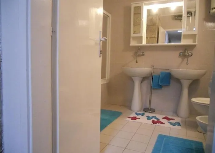 In With Sea View, Terrace, Air Conditioning, Wi-fi コルチュラ