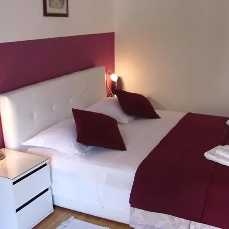 In With Sea View, Terrace, Air Conditioning, Wi-fi Apartman *